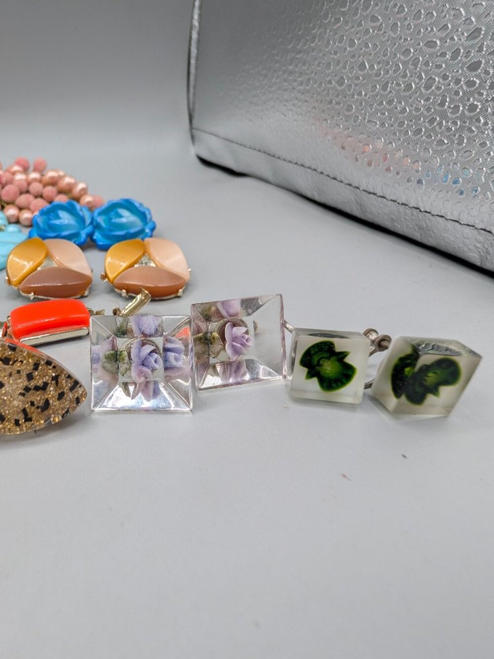 Vintage Early Plastic Jewelry, 12 Pairs Earrings +more - Picture 12 of 14